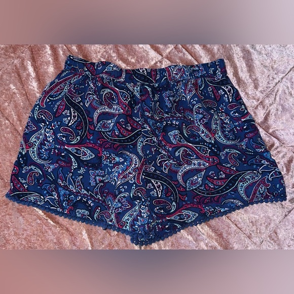 Hollister Paisley Shorts - Picture 2 of 3
